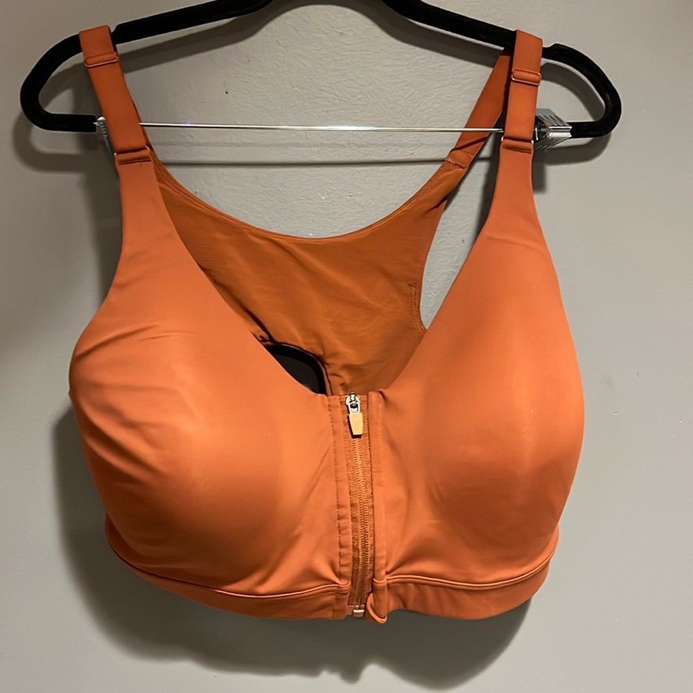 Old Navy power soft go dry front zip sports bra size 38DD